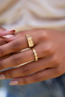Bague Avec Fleurs Et Pierres