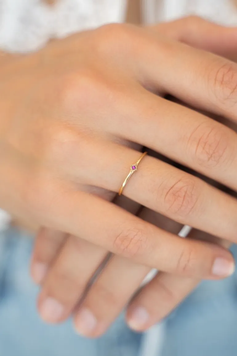 Bague Minimaliste Avec Pierre De Naissance