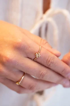 Bague Torsadée Avec Trèfle