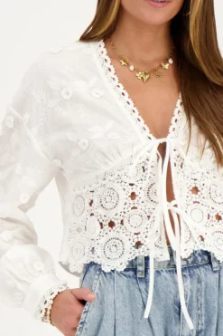 Blouse Blanche Avec Broderie Et Crochet