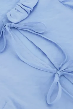 Blouse Bleue Avec Nœuds Et Col à Volants