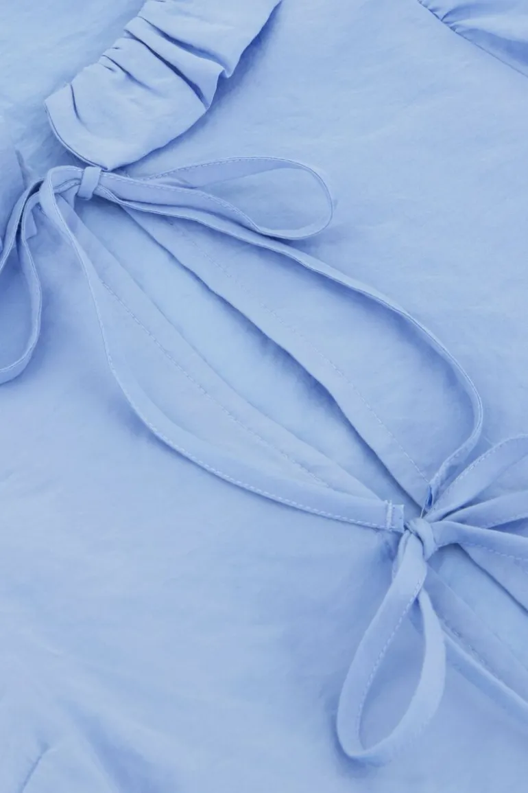 Blouse Bleue Avec Nœuds Et Col à Volants