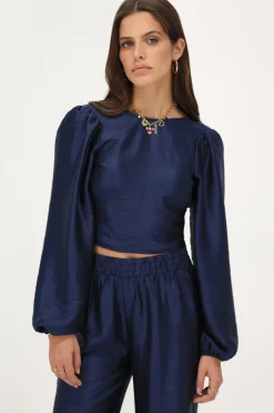 Blouse Bleue Foncée Avec Nœud Dans Le Dos