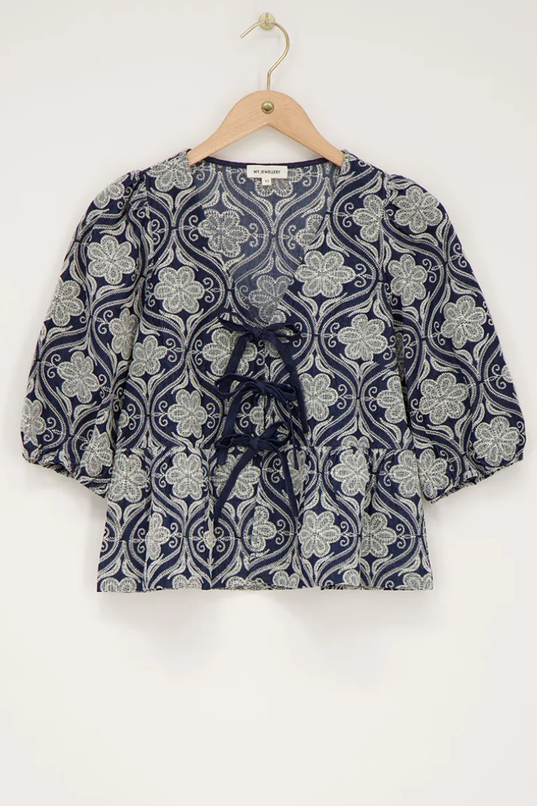 Blouse En Chambray Bleu Avec Broderie Florale