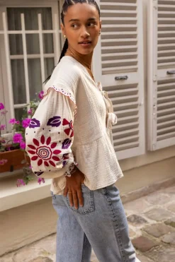 Blouse En Mousseline Blanche Avec Broderies Et Nœuds