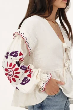 Blouse En Mousseline Blanche Avec Broderies Et Nœuds