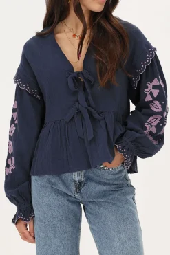 Blouse En Mousseline Bleu Foncé Avec Broderies Et Nœuds
