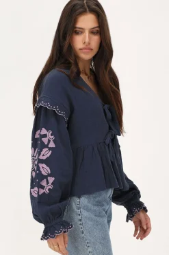 Blouse En Mousseline Bleu Foncé Avec Broderies Et Nœuds