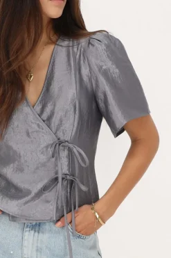 Blouse Grise Satinée Et Nœuds