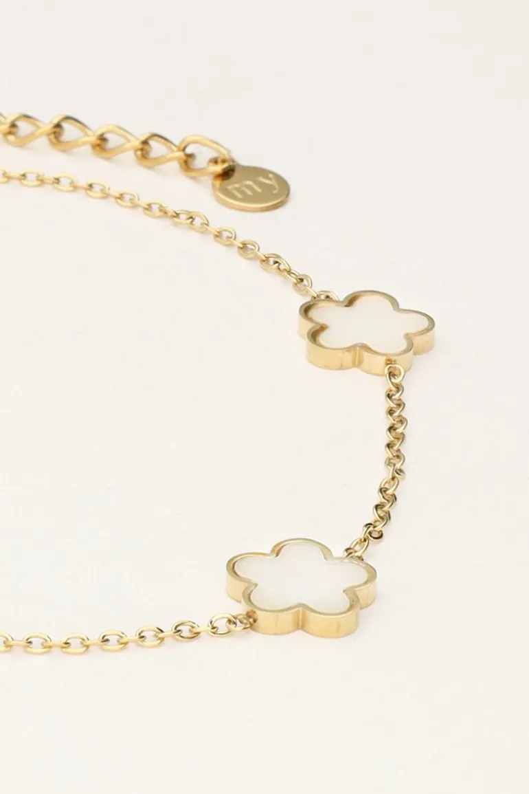 Bracelet Minimaliste Avec Trois Fleurs En Nacre