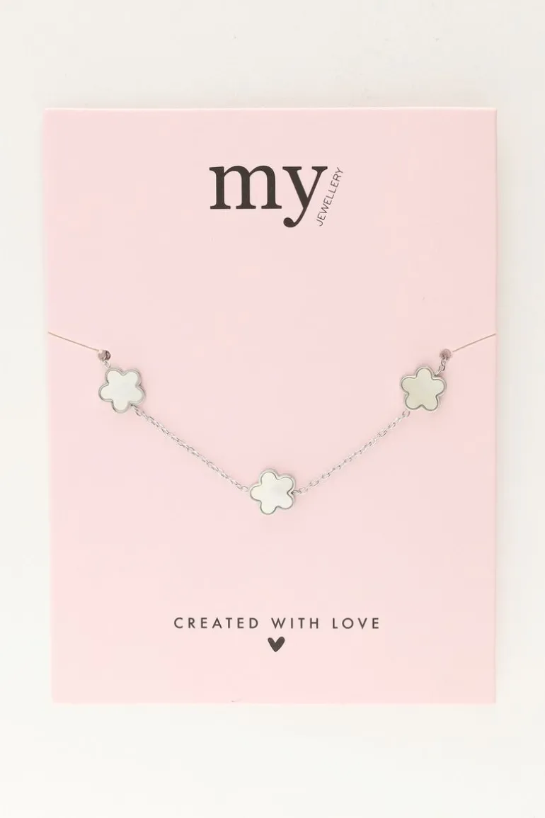 Bracelet Minimaliste Avec Trois Fleurs En Nacre