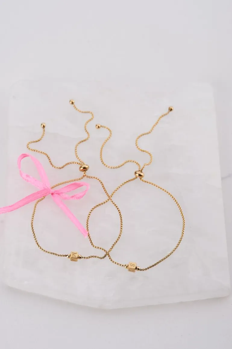 Bracelet Minimaliste Avec Cube Initiale