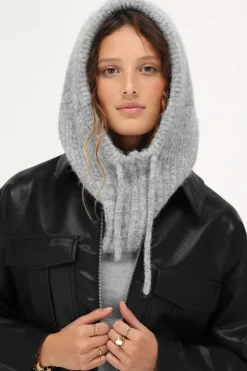 Cagoule Grise En Tricot