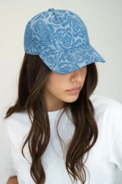 Casquette En Denim Bleu Avec Des Roses