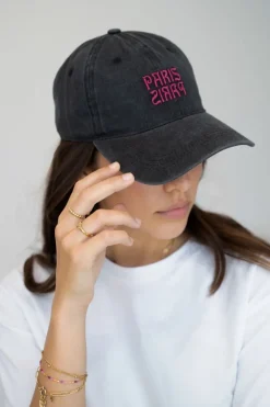 Casquette Grise Avec Paillettes Roses 
