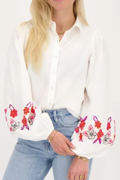 Chemise Blanche à Fleurs Roses Perlées