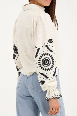 Chemise Blanche Avec Broderie Noire