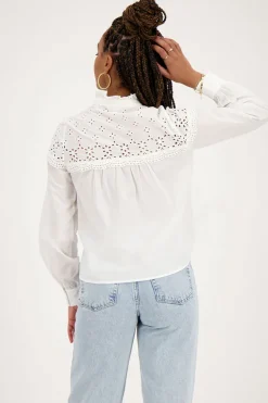 Chemise Blanche Avec Broderie Et Col à Volants