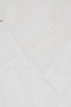 Chemise Blanche Avec Broderie Et Col à Volants