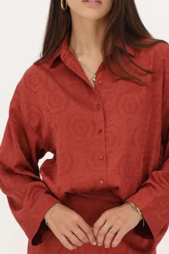 Chemise Rouge Aspect Satiné Jaquard