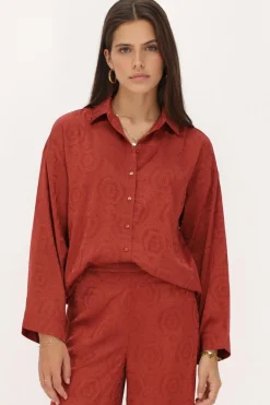 Chemise Rouge Aspect Satiné Jaquard