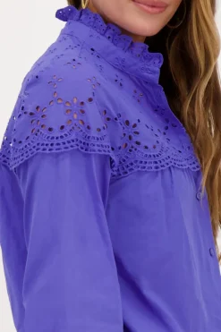Chemise Violette Avec Broderie Et Col à Volants
