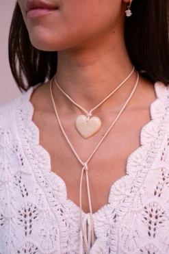 Collier Océan En Corde Avec Coeur Beige