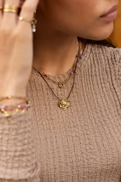Collier Vintage En Cordon Noir Avec Rose