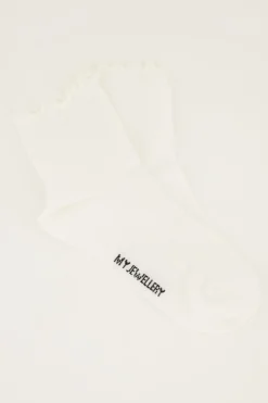 Ensemble De Chaussettes Blanches Et Violettes à Volants