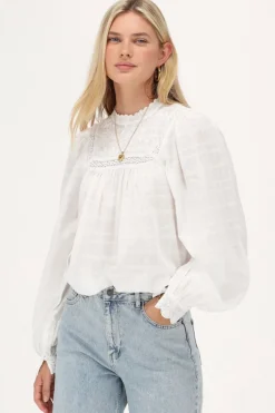 Haut Blanc Avec Rubans Et Broderies