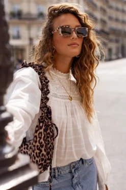 Haut Blanc Avec Rubans Et Broderies