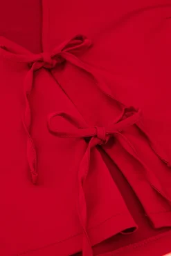 Haut Effet Satiné Rouge Avec Nœuds