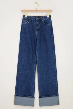 Jean Bleu Foncé Avec Jambes Retroussées