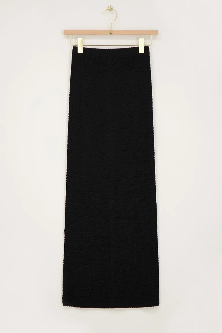 Jupe Longue Noire Avec Structure Et Fente