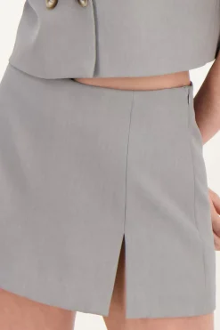 Jupe-short Grise Avec Mini Fente