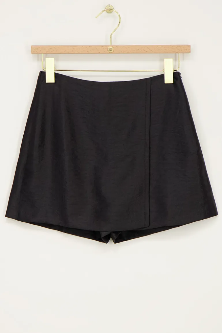 Jupe-short Portefeuille Noire à L'aspect Satiné