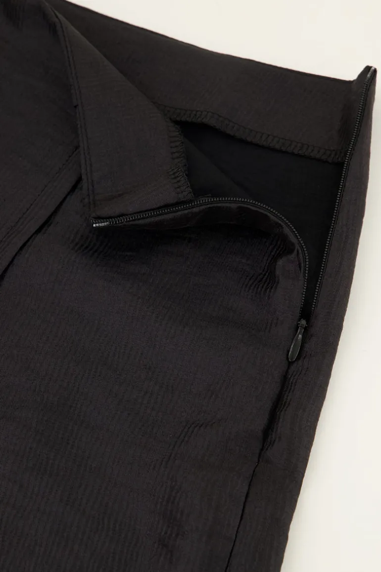 Jupe-short Portefeuille Noire à L'aspect Satiné