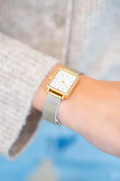 Montre Carrée Avec Bracelet à Maillons Dorés Et Argentés