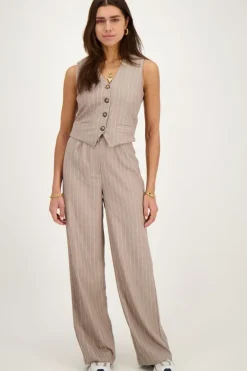 Pantalon Beige à Fines Rayures