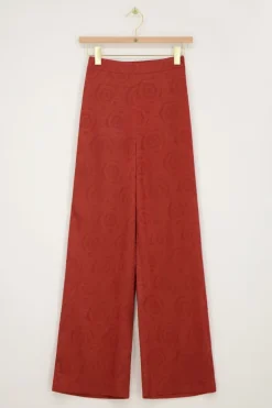 Pantalon Rouge Aspect Satiné Jaquard