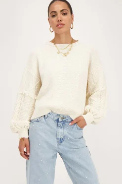 Pull Beige Avec Manches En Jacquard