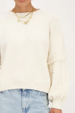 Pull Beige Avec Manches En Jacquard