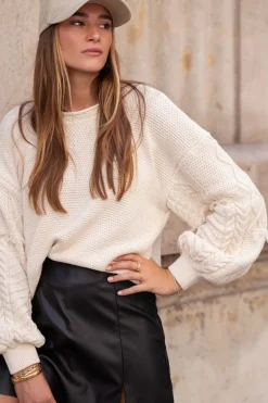 Pull Beige Avec Manches En Jacquard