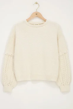 Pull Beige Avec Manches En Jacquard