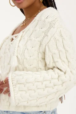Pull Blanc En Maille Torsadée Avec Cordon