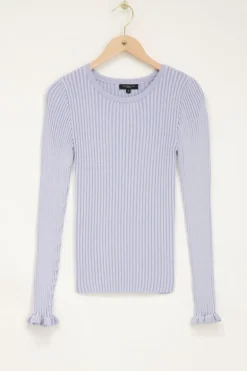 Pull Bleu Clair Rayé Avec Manches à Froufrous