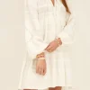 Robe Ample Blanche à Broderies