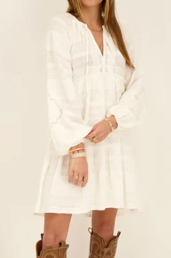 Robe Ample Blanche à Broderies