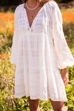 Robe Ample Blanche à Broderies