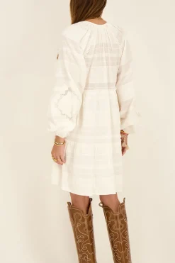 Robe Ample Blanche à Broderies